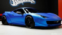 Hal lain yang membuat Ferrari makin kecewa adalah kelakuan penyanyi asal Kanada itu yang mencat ulang mobilnya menjadi warna biru neon, dari yang sebelumnya berkelir putih. Beberapa sumber menyebut Bieber me-repaint mobilnya di West Coast Customs. (Foto: Barret Jackson)