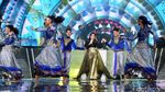 Ayu Ting Ting Tampil Mempesona dengan Gaun Hitam-Emas
