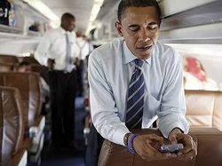 Obama Ketika Masih Lengket dengan BlackBerry