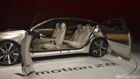 Nissan Vmotion 2.0 merupakan evolusi dari V-Motion, desain khas Nissan yang telah diaplikasikan pada banyak mobil Nissan saat ini.