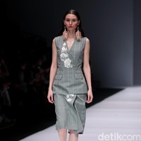 Koleksi Toton Januar di Jakarta Fashion Week 2017. Senayan City. Jakarta. [Foto: Mohammad Abduh/Wolipop]