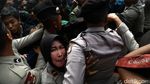 Mahasiswa Demo Tolak Kenaikan Harga di Depan Istana