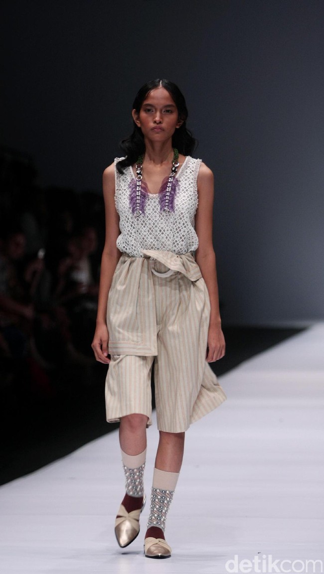 Koleksi Toton Januar di Jakarta Fashion Week 2017. Senayan City. Jakarta. [Foto: Mohammad Abduh/Wolipop]