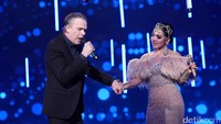 Bahkan ia mengatakan Rick akan membuatkannya sebuah lagu saat berbincang dengannya. Pool/Noel/detikFoto.