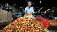 Cabai rawit merah yang sampai saat ini masih dijual rata-rata Rp 120.000 per kg.