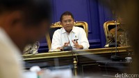 Menkominfo Rudiantara mengimbau masyarakat lebih cermat dalam memilih konten berita di internet.