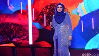 Siti Nurhaliza saat tampil di kawasan Senayan, Jakarta Selatan pada Rabu (11/1/2017). Pool/Noel/detikFoto.