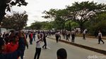 Penampakan Massa Pro dan Kontra Rizieq di Polda Jabar