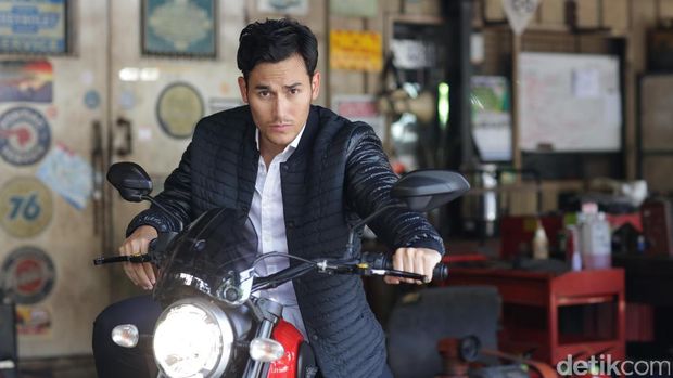 Cerita Arifin Putra Kembali Berlaga di Halfworlds Season 2 