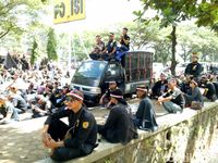 Selain FPI, Ada Juga Massa Kontra Rizieq di Depan Mapolda Jabar