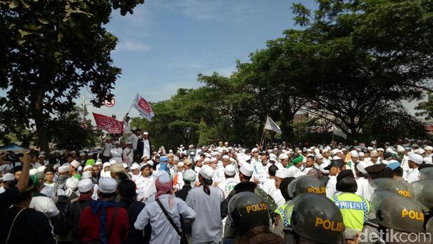 Massa FPI dan Gabungan Ormas Sempat Keluar dari Barisan Pengamanan