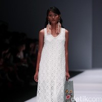 Koleksi Toton Januar di Jakarta Fashion Week 2017. Senayan City. Jakarta. [Foto: Mohammad Abduh/Wolipop]