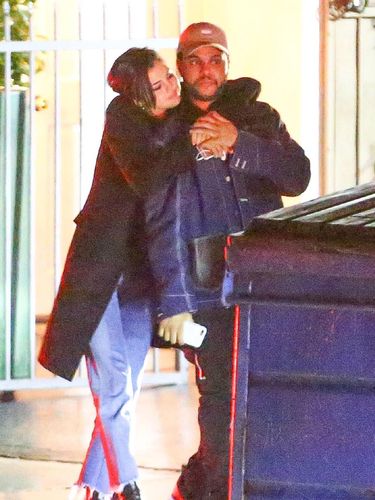Pertamakalinya, The Weeknd Posting Foto Mesra Bareng Selena Gomez
