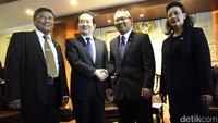 Ketua Parlemen Korea SelatanChung Sye-Kyun juga melukan pertemuan dengan Ketua Dewan Perwakilan Daerah (DPD) RI, Muhammad Soleh yang didampingi Wakil Ketua DPD, Farouk Muhammad dan G.K.R. Hemas.