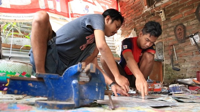 Bantu Sesama, Kelompok Difabel Bandung Produksi Tangan-Kaki Palsu