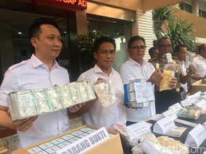 Polda Metro Bongkar Peredaran Obat Keras di Apotek di Tangerang
