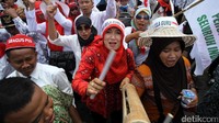 Massa berasal dari Persatua Guru Seluruh Indonesia (PGSI).