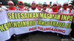 Ratusan Guru Geruduk DPR