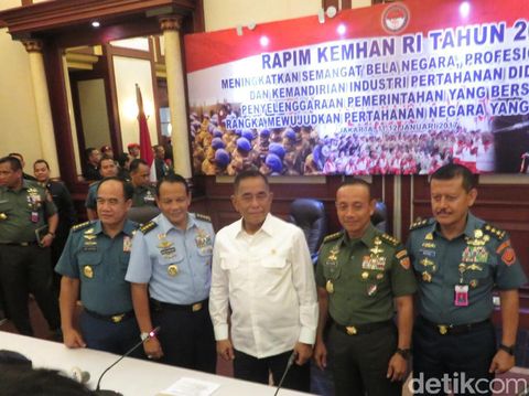 Menhan Minta Alutsista Berasal Industri Pertahanan Dalam Negeri