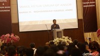 Khaerul Amri memberikan sambutan.
