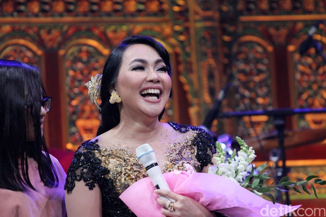 Di momen Idul Adha pasti banyak dari Anda yang melihat dan mengonsumsi kambing. Artis Dewi Gita malah menjadi vegetarian karena kasian dengan kambing yang disembelih. Sejak itu, ia mulai berkomitmen untuk menjadi vegetarian. Foto: Hanif Hawari/detikHOT