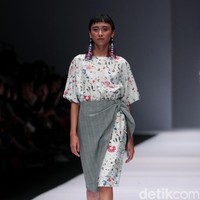 Koleksi Toton Januar di Jakarta Fashion Week 2017. Senayan City. Jakarta. [Foto: Mohammad Abduh/Wolipop]