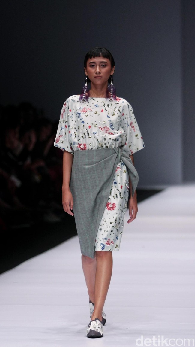 Koleksi Toton Januar di Jakarta Fashion Week 2017. Senayan City. Jakarta. [Foto: Mohammad Abduh/Wolipop]