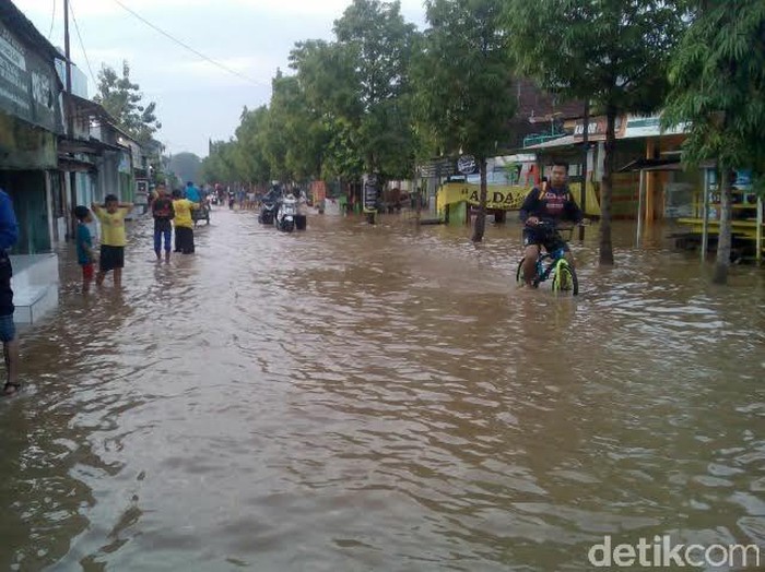 13 Ribu Nasi Bungkus Dibagikan ke Korban Banjir Pasuruan