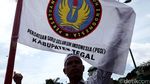 Ratusan Guru Geruduk DPR