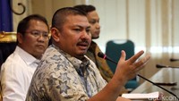 Menkominfo Rudiantara bersama Ketua Fraksi PAN DPR Mulfachri Harahap dan Wakil Ketua Komisi I Hanafi Rais menjadi narasumber dalam dikusi publik di ruang Fraksi PAN Nusantara I, Komplek Parlemen, Senayan, Jakarta, Kamis (12/1/2017).
