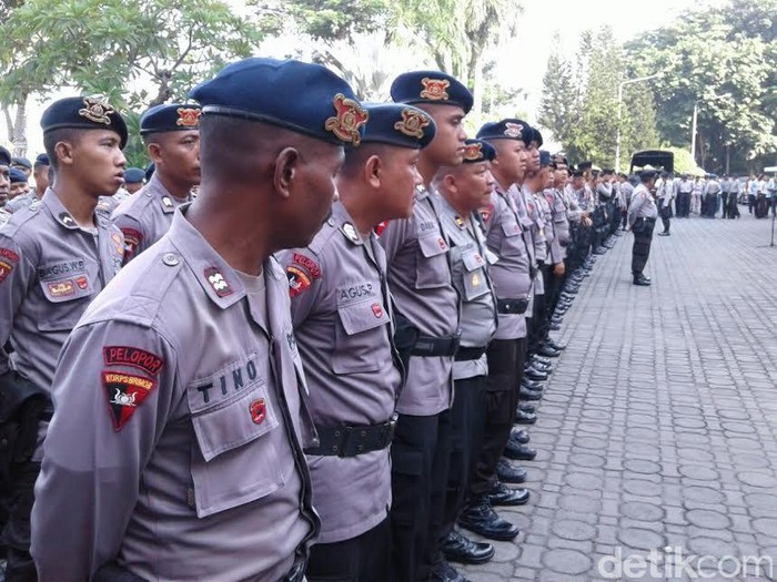 1.044 Personel Berjaga di Dua Titik Demo di Surabaya