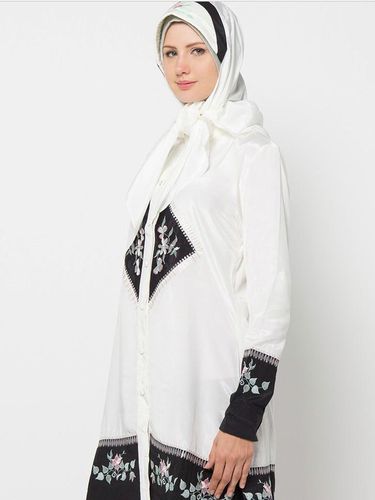 6 Busana Hijab dari Dian Pelangi Hingga Itang Yunasz di Bawah Rp 300 Ribu