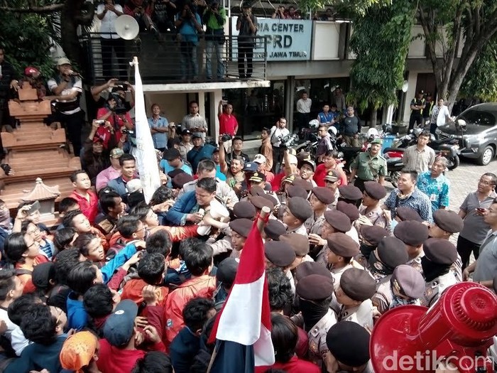 Aksi Tolak Kenaikan BBM, Satu Pendemo Diamankan