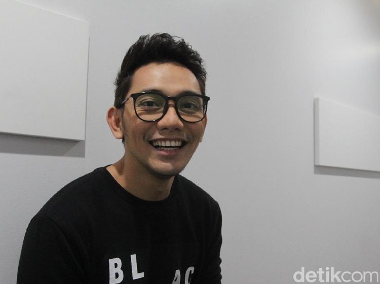 Foto: Transformasi John Pantau Martin Menuju Hidup Sehat dengan Olahraga