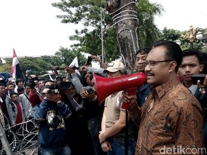 BEM se-Jatim Gelar Aksi Tolak PP No 60 dan Kenaikan BBM