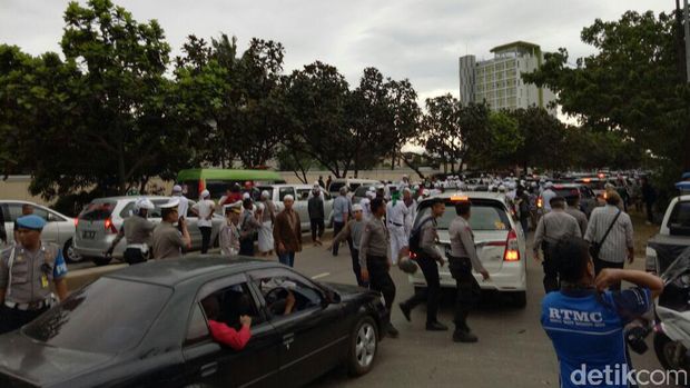 Sempat Terjadi Kericuhan di Dekat Mapolda Jabar