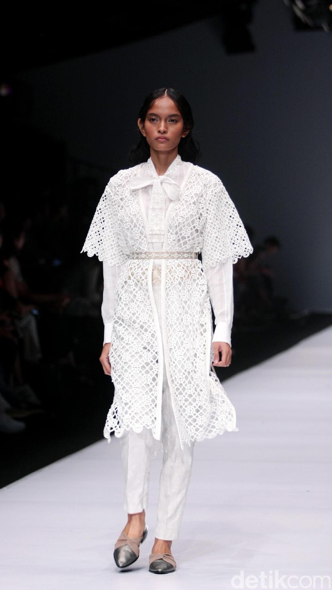 Koleksi Toton Januar di Jakarta Fashion Week 2017. Senayan City. Jakarta. [Foto: Mohammad Abduh/Wolipop]