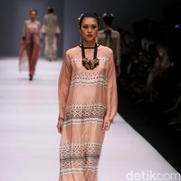 Rancangan Khanaan Shamlan yang mengangkat tema Anatolia di Jakarta Fashion Week 2017. Senayan City. Jakarta. [Foto: Mohammad Abduh/Wolipop]