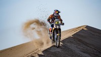 Dengan beberapa tipe motor lainnya, KTM malah  menjadi penguasa tunggal balapan Reli Dakar nyaris dalam dua dekade terakhir. Pabrikan lain terakhir yang menjuarai Reli Dakar kelas motor adalah BMW di tahun 2000. (Foto: Marcelo Maragni/Red Bull Content Pool)