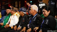 Tampak hadir Ani Yudhoyono bersama Hatta Rajasa yang menjadi pendukung pasangan calon nomer satu.  