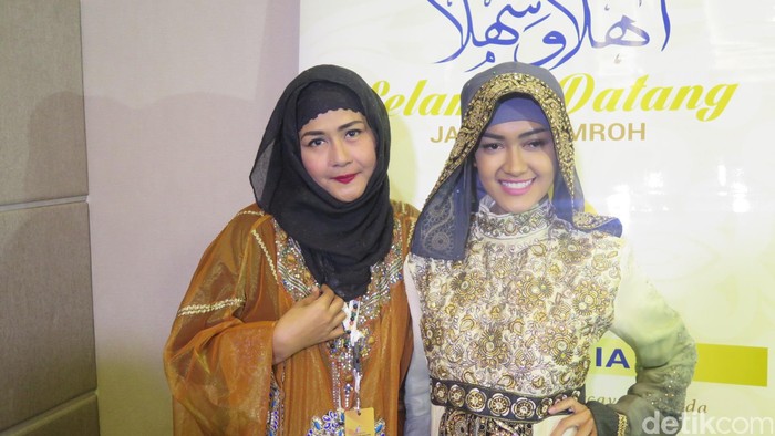 Cerita Jupe Pulang Umrah Bareng Ria Irawan