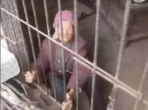 Pria China Kurung Ibunya Berumur 92 Tahun di Kandang Babi