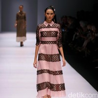 Rancangan Khanaan Shamlan yang mengangkat tema Anatolia di Jakarta Fashion Week 2017. Senayan City. Jakarta. [Foto: Mohammad Abduh/Wolipop]