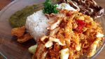 Di Sini Ada Nasi Ayam Bertabur Kremesan dan Sandwich Keju Leleh