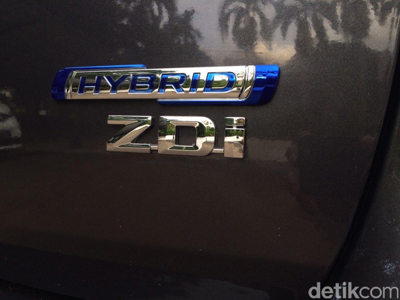 Suzuki Ertiga Hybrid Spy Shot Suzuki Ertiga Hybrid