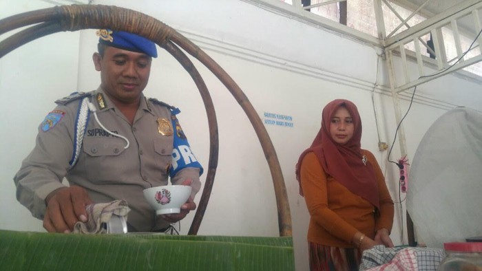 Kisah Polisi di Semarang yang Gratiskan Soto Setiap Hari Jumat