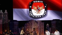 Sebelum acara mulai pembawa acara menyalami para peserta debat pasangan calon Gubernur dan Wakil Gubernur.