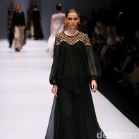 Rancangan Khanaan Shamlan yang mengangkat tema Anatolia di Jakarta Fashion Week 2017. Senayan City. Jakarta. [Foto: Mohammad Abduh/Wolipop]