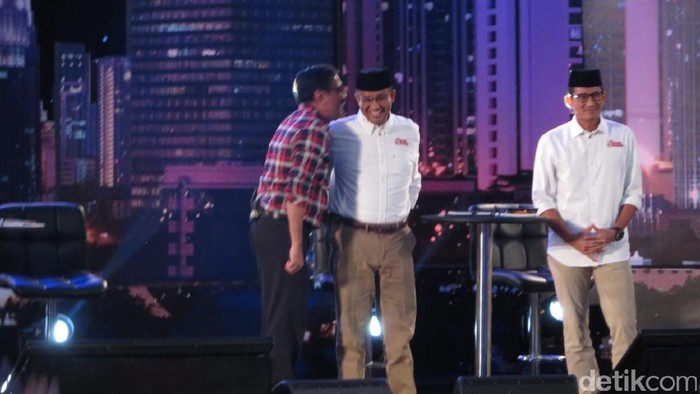 Jeda Debat, Djarot Bisik-bisik dengan Anies