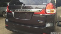Tampilan bagian belakang Ertiga diesel.